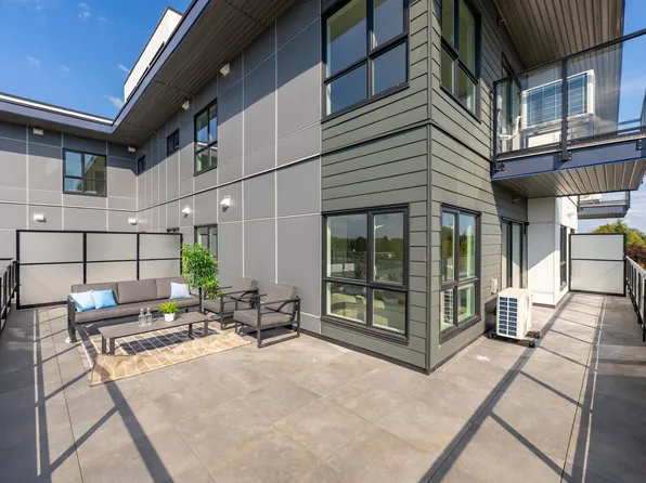 5398 207th St #501, Langley, BC V3A 2E6