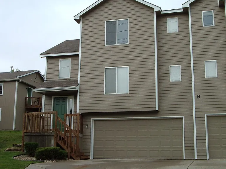California Apartments — Photo 1