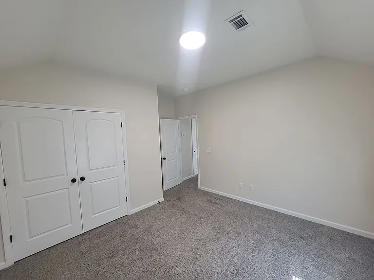 6026 Clifford St — Photo 13