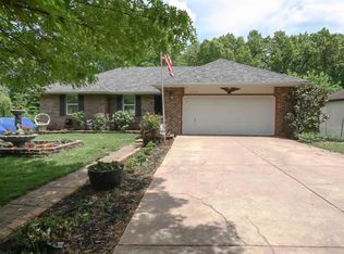 5748 S Honeysuckle Ln, Battlefield, MO 65619