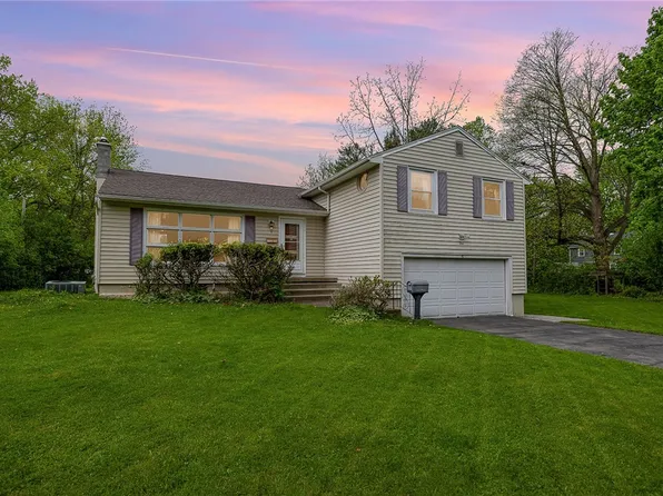 5 Dunrovin Ln, Rochester, NY 14618