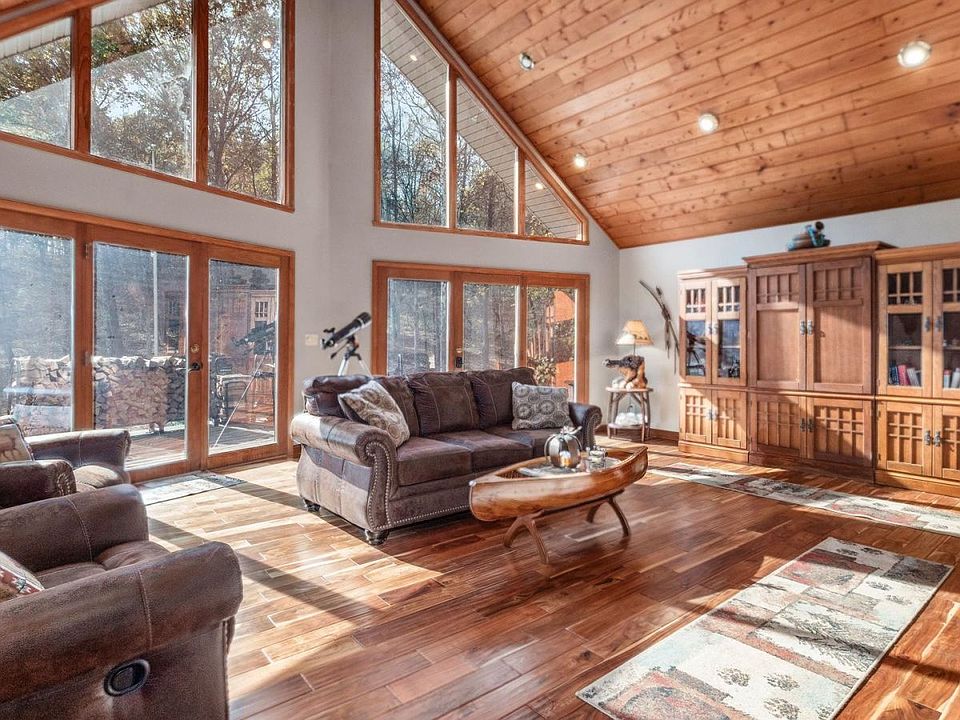 7th image of this home