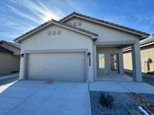 752 Amatista Loop SE