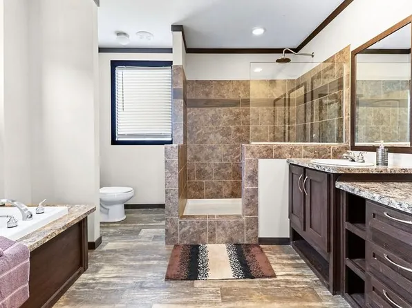 1409 S Fuqua St, Rockport, TX 78382