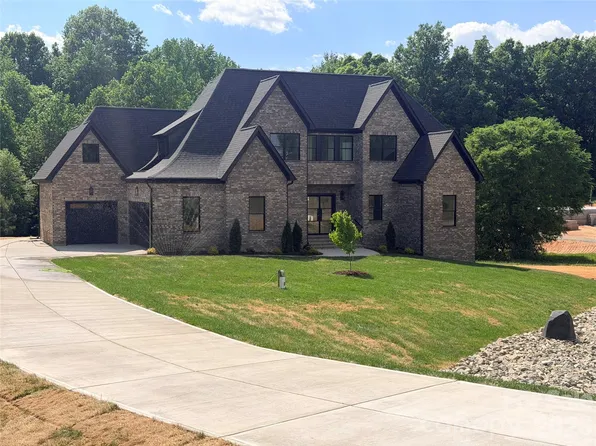 7701 Willowdale Dr, Waxhaw, NC 28173