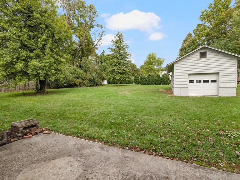 314 Crossway Rd — Photo 2