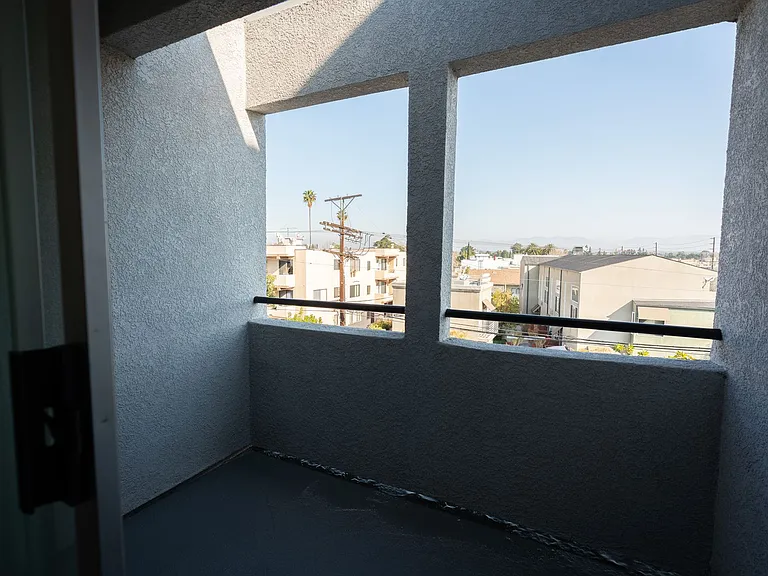 14900 Moorpark Street — Photo 66