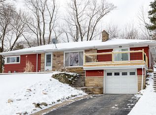 179 University Dr, Howell, MI 48843