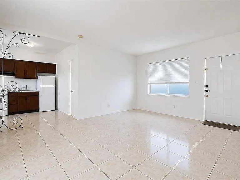 2499 SW 27th St #5 — Photo 7