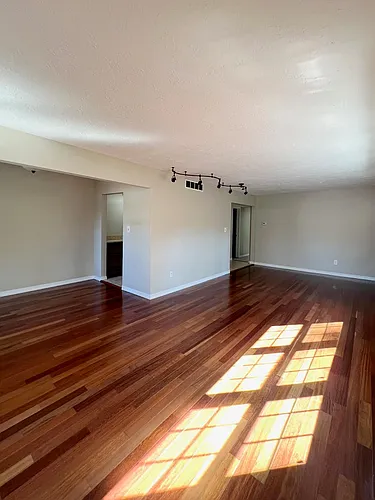 20301 Shelburne Rd Photo 1