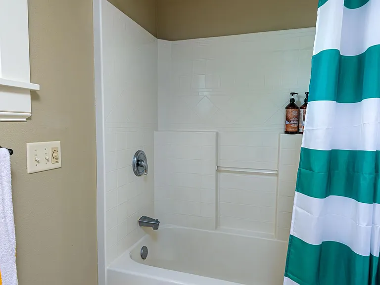 3623 University St — Photo 34