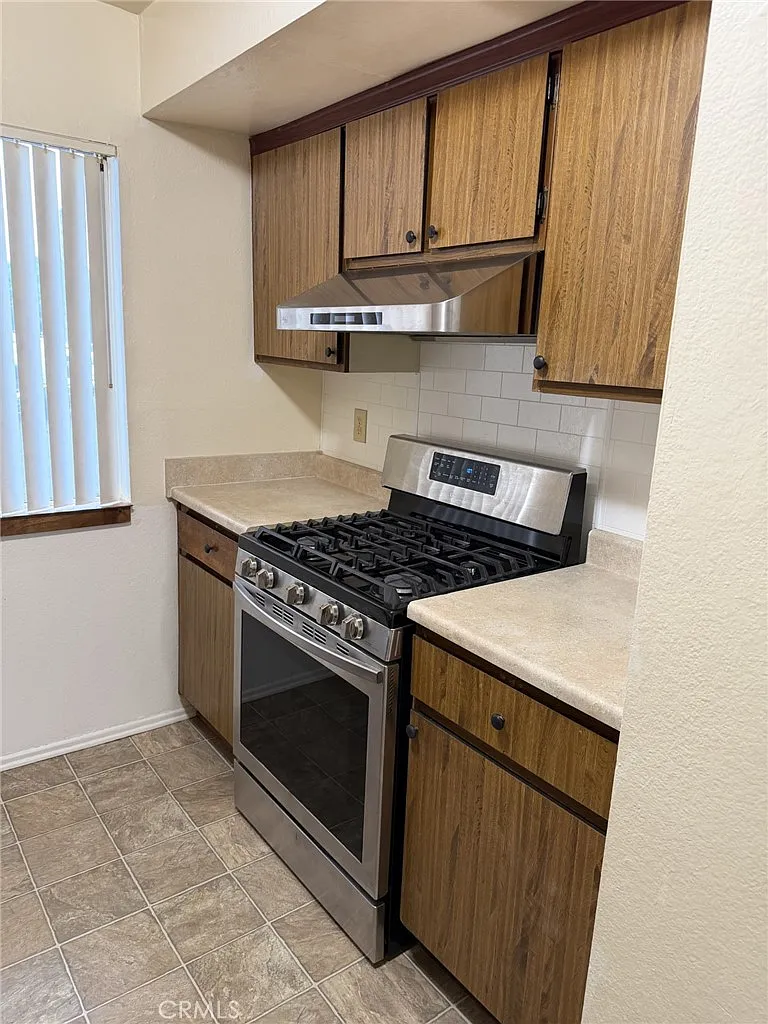 2 bed, 888 sqft, $2,100 — Photo 3