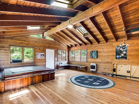 Rec/Bonus Room w/Hot Tub