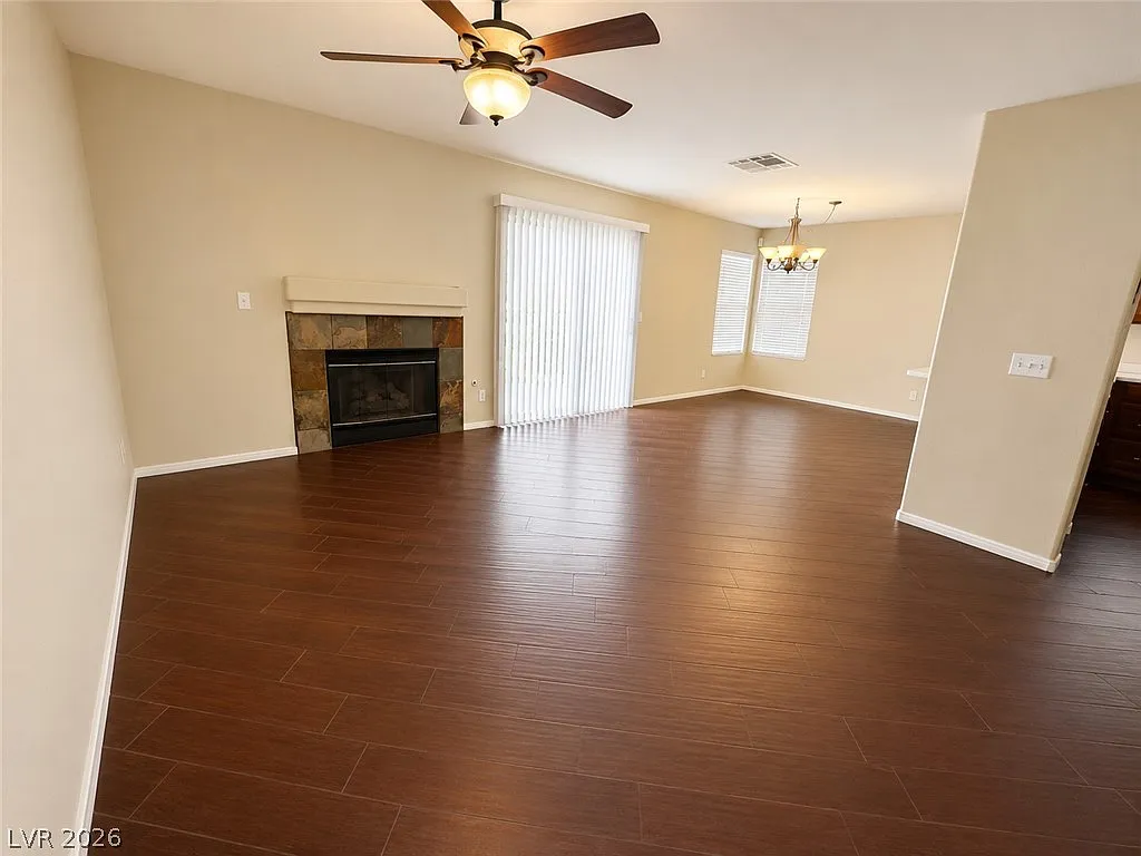 4 bed, 2.5 bath, 2080 sqft, $2,152 — Photo 2