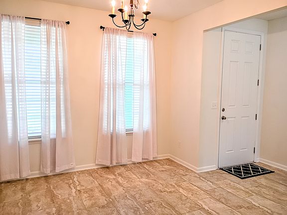 4th image of 112 Goldenrod Lake Dr