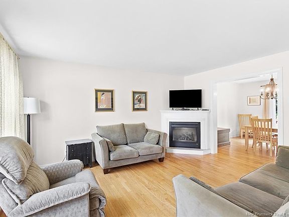 5th image of 38 Carrington Ln