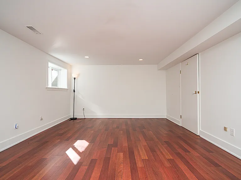 5626 Highbury St — Photo 28
