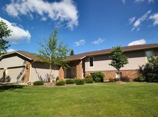 1728 Peninsula Dr, New Brighton, MN 55112