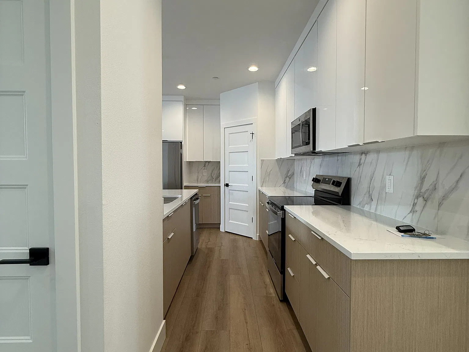 3 bed, 2.5 bath, 1690 sqft, $2,875 — Photo 4