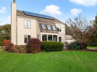 1 Coggeshall Cir, Middletown, RI 02842