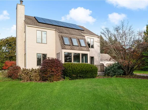 1 Coggeshall Cir, Middletown, RI 02842