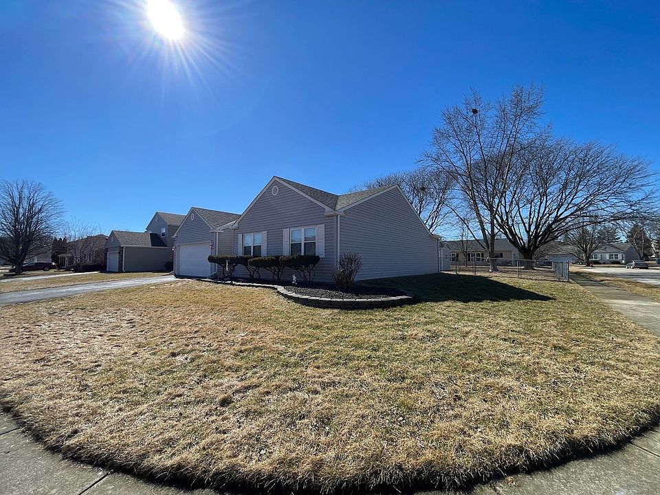 2nd image of 910 Fieldside Ln