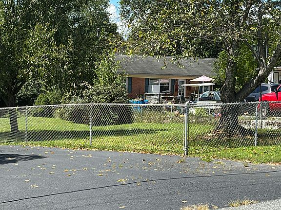 3rd image of 5549 Park Rd