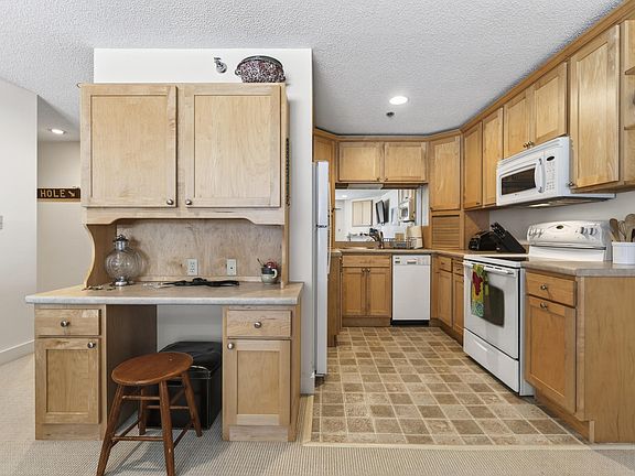 4th image of 372 Skiway Road #2-307