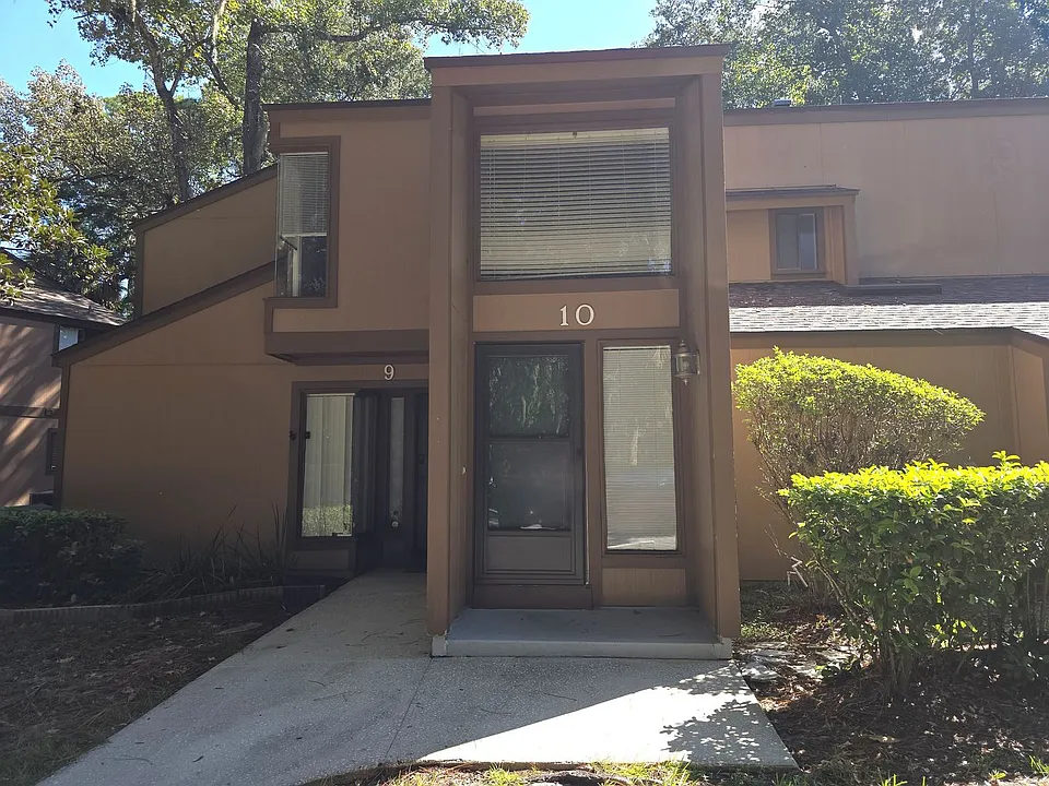 10 Pinehurst Pl