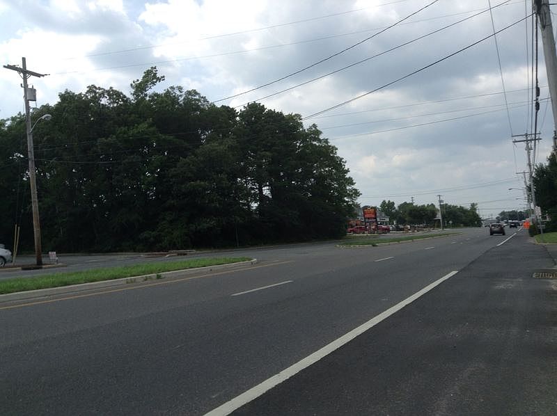 2nd image of 513 Fischer Blvd