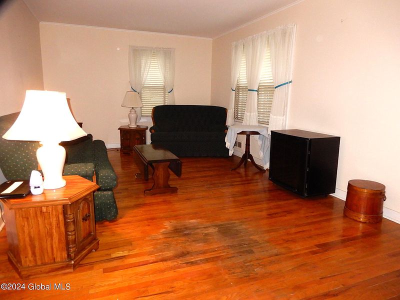 4th image of 51 116th Street