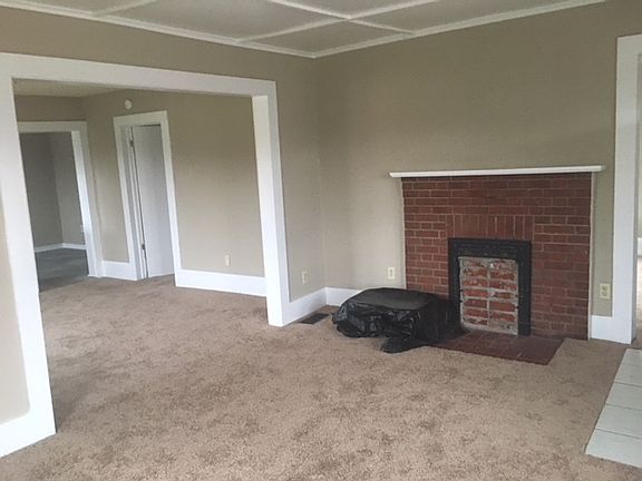 2nd image of 2111 E Myrtle Ave
