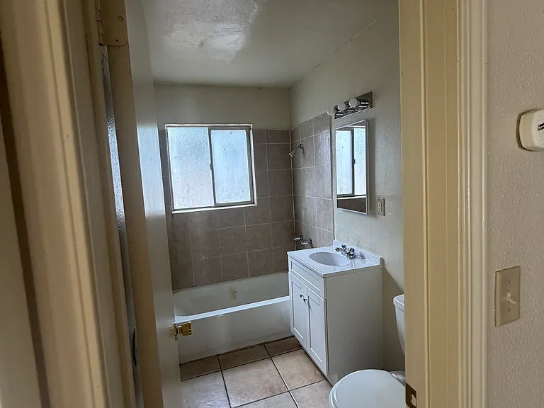 1619 E Eureka St #11 — Photo 11