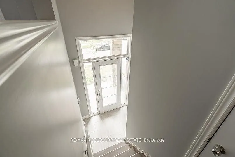 4 bed, $3,900 — Photo 3
