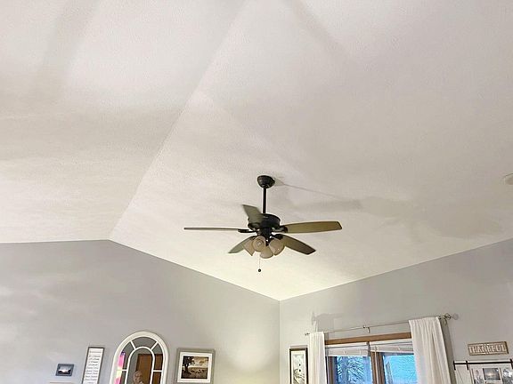 3rd image of 617 Gregory Ln