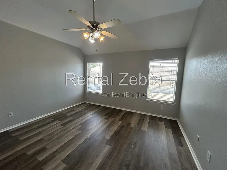 5438 Jacob Dr — Photo 10