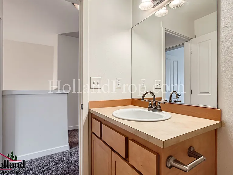 2287 NE Sheffield Ave — Photo 20
