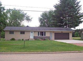 903 E Main St, Clintonville, WI 54929