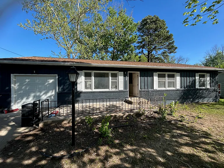 408 Salem Ave — Photo 1