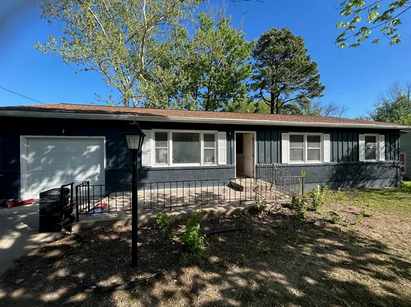 408 Salem Ave, Knob Noster, MO 65336