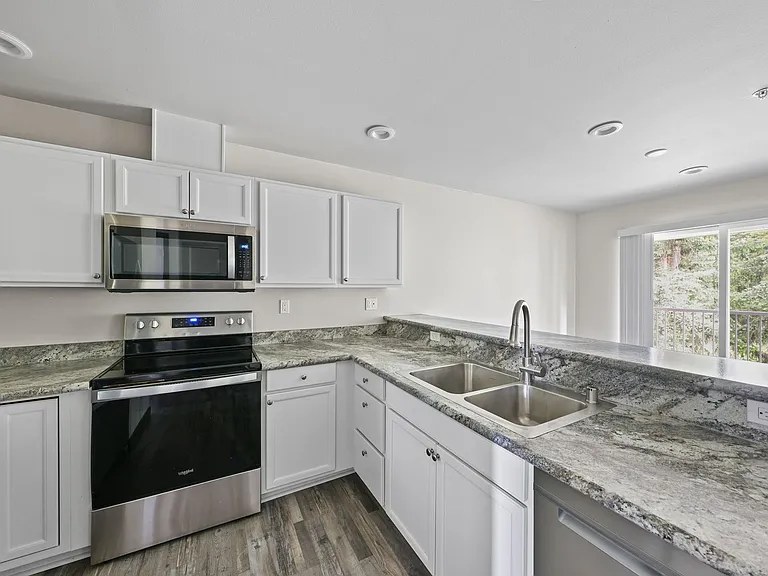 1621 SW Mulberry Pl #D304 — Photo 3