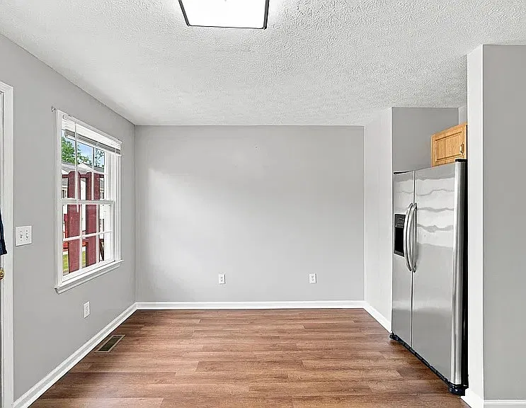 540 Beaverview — Photo 2