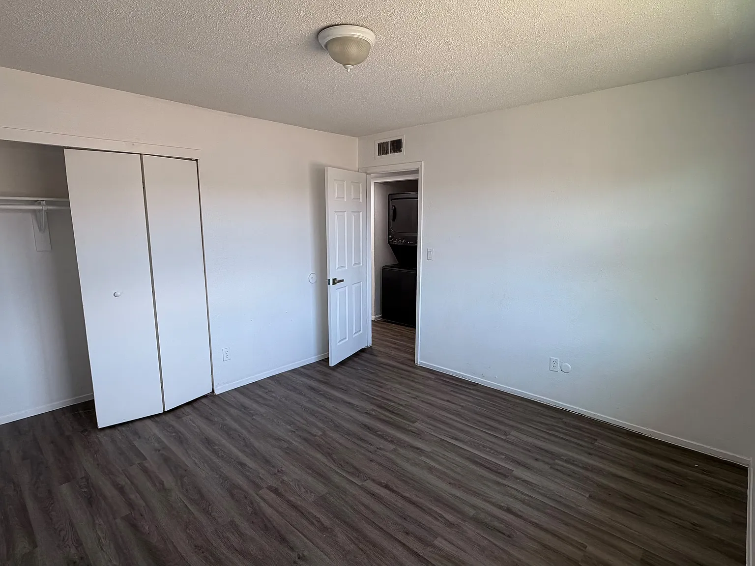 2 bed, 950 sqft, $1,200 — Photo 3