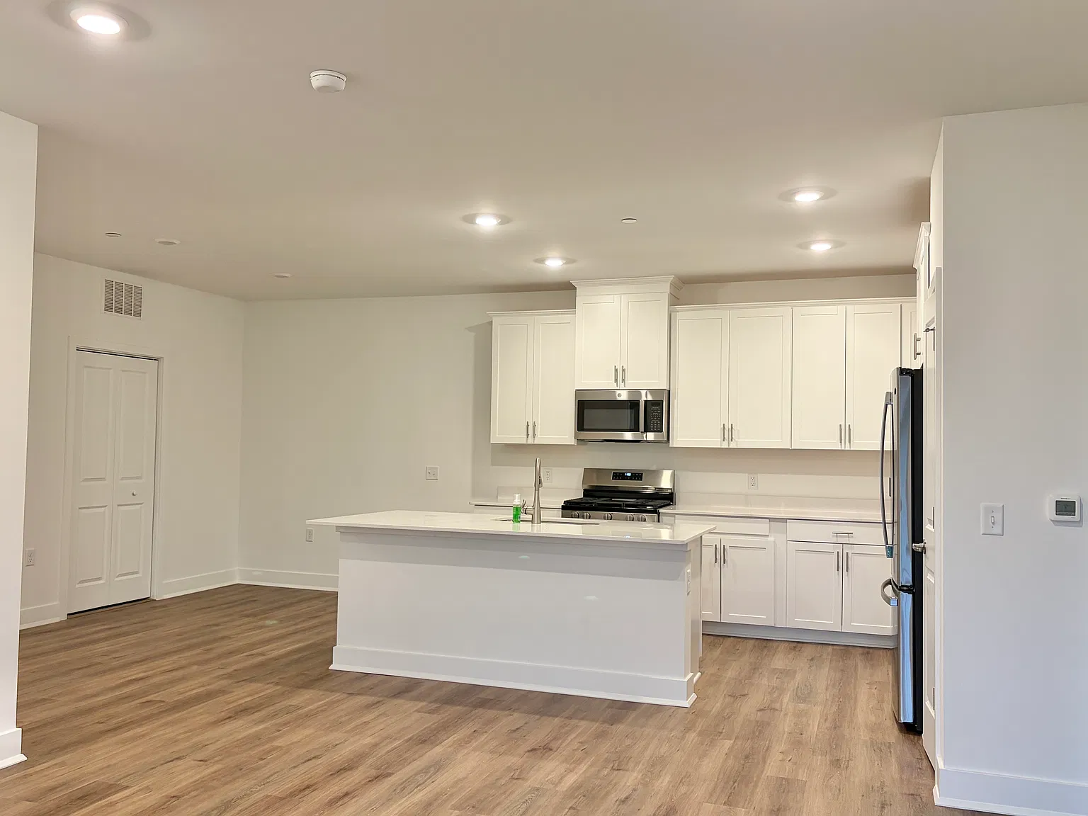 2 bed, 1268 sqft, $2,780 — Photo 3
