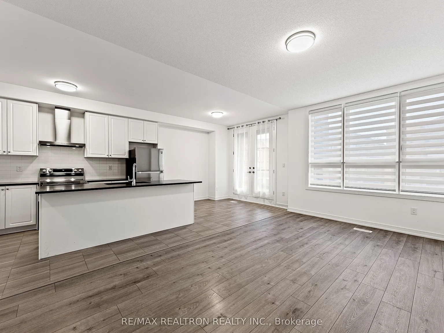 4 bed, $2,850 — Photo 2