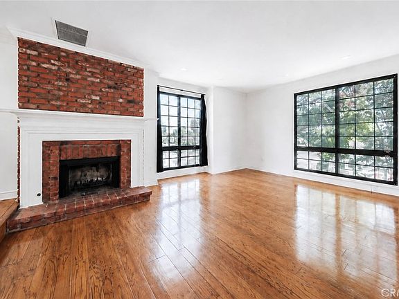 4th image of 18100 Burbank Blvd Unit 14