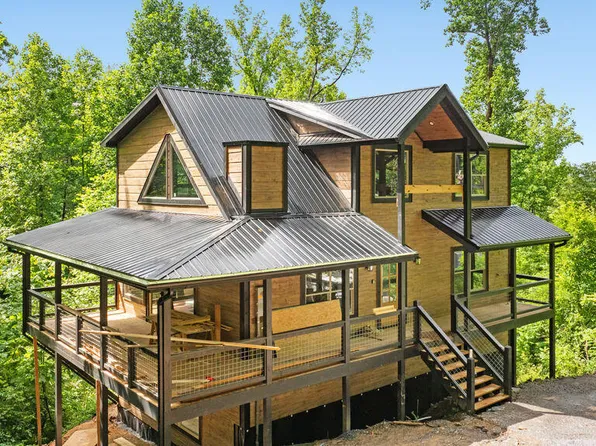 535 Forrest Springs Dr, Gatlinburg, TN 37738