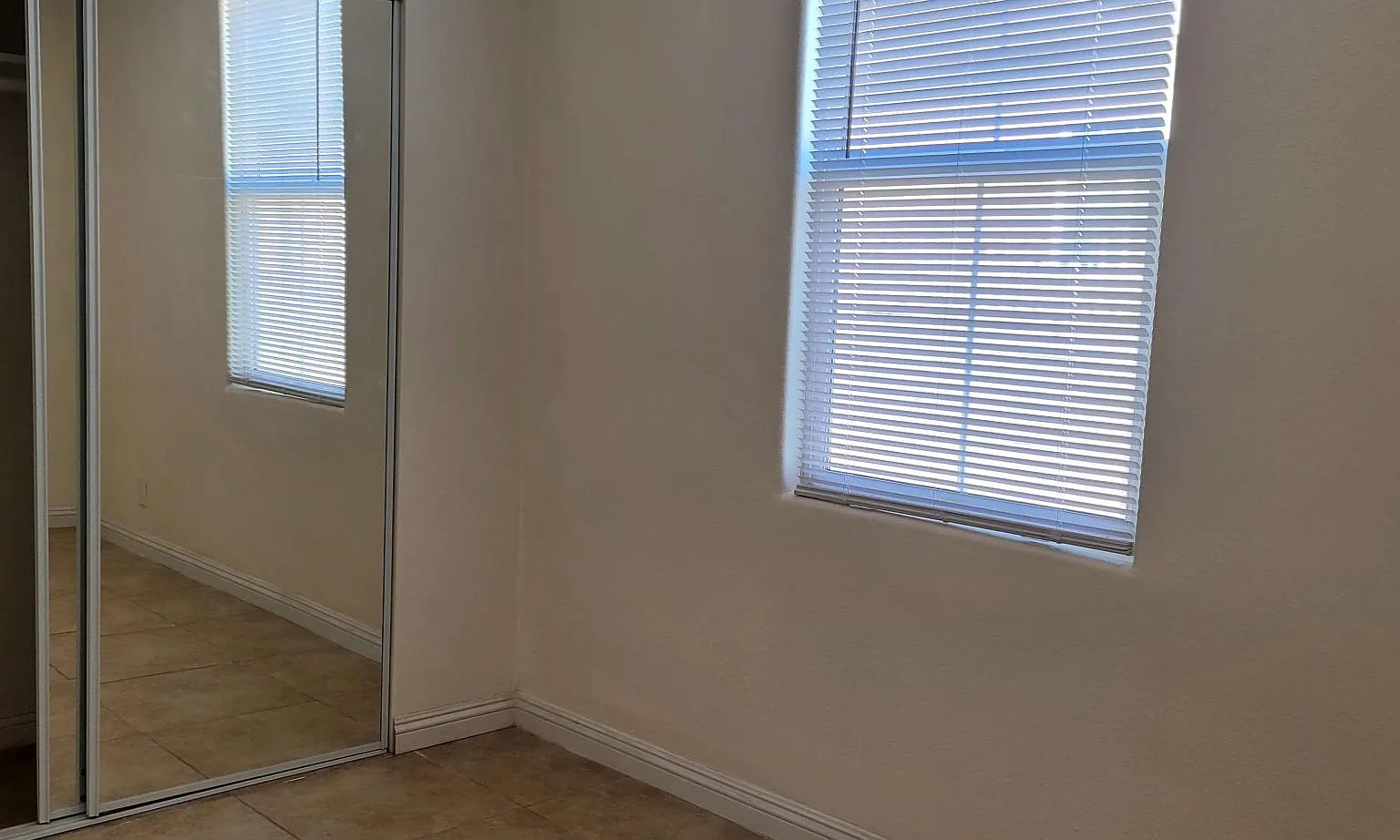 2 bed, 700 sqft, $2,200 — Photo 3