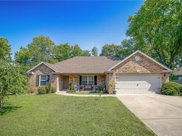 494 Sunset Ln, Siloam Springs, AR 72761