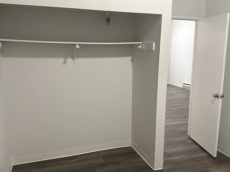 Elks Apartments — Photo 8